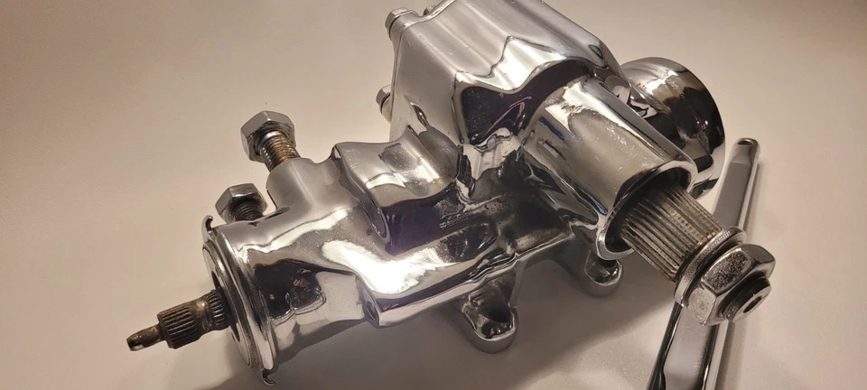 CAJA DE CAMBIOS DE DIRECCIÓN CHEVY CHEVELLE CON EJE DE DIRECCIÓN CROMADO CHEVROLET 1964-1971'  Foto 3 de 4