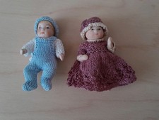 ARTISAN 1:12 PORCELAIN  BABY  DOLLS MINIATURE HAND PAINTED  Jointed Knit Outfit