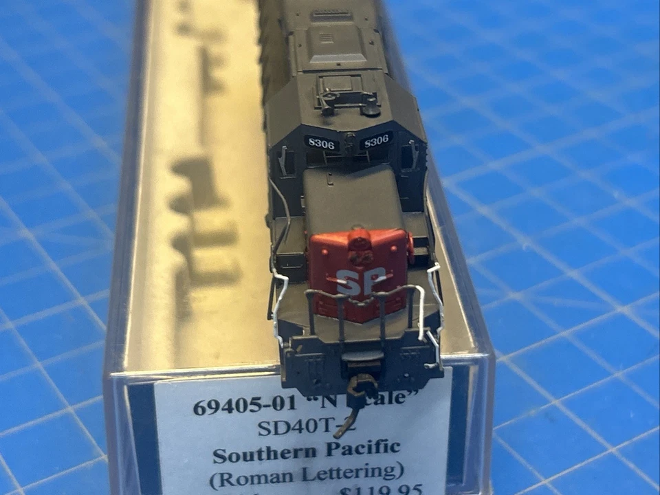 N Scale **SOUTHERN PACIFIC** SD40T-2 #8306 -- Intermountain 69405-01 - Image 4 of 4