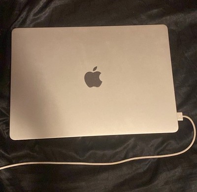 15-inch MacBook Air With M2 Chip Starlight and adapter