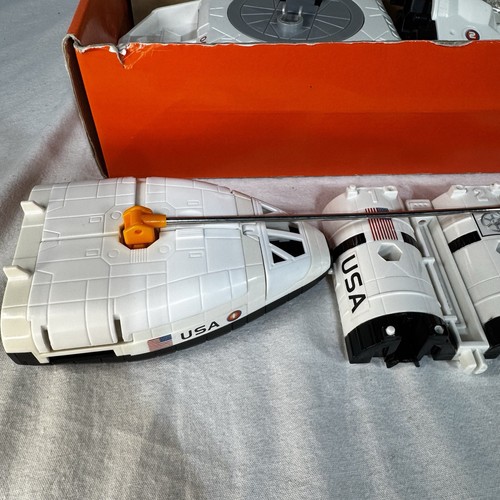 Vintage Mattel Matchbox 1998 Mega Rig Powered Space Base Playset PARTS/REPAIR - Picture 2 of 17