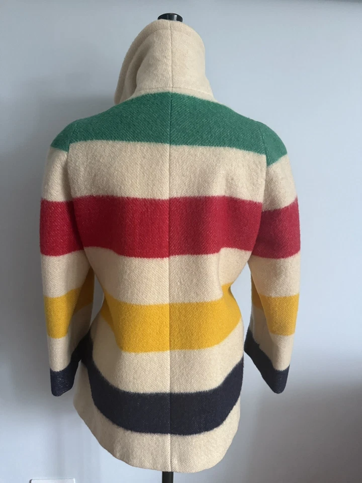 Hudson’s Bay Coat - True Vintage - Made in Canada - 100% wool - iconic stripes - Image 3 of 4