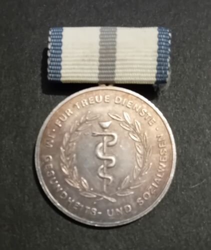 Old DDR East Germany Medal for Faithful Service in Health & Social Service - Imagen 1 de 3