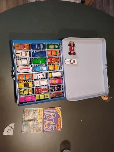 Matchbox Official Collector Carry Case With Cars Lot Lesney England