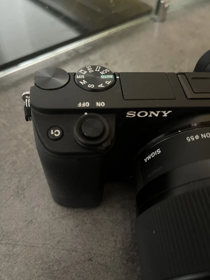 Sony Alpha 6400, foto 3 di 5