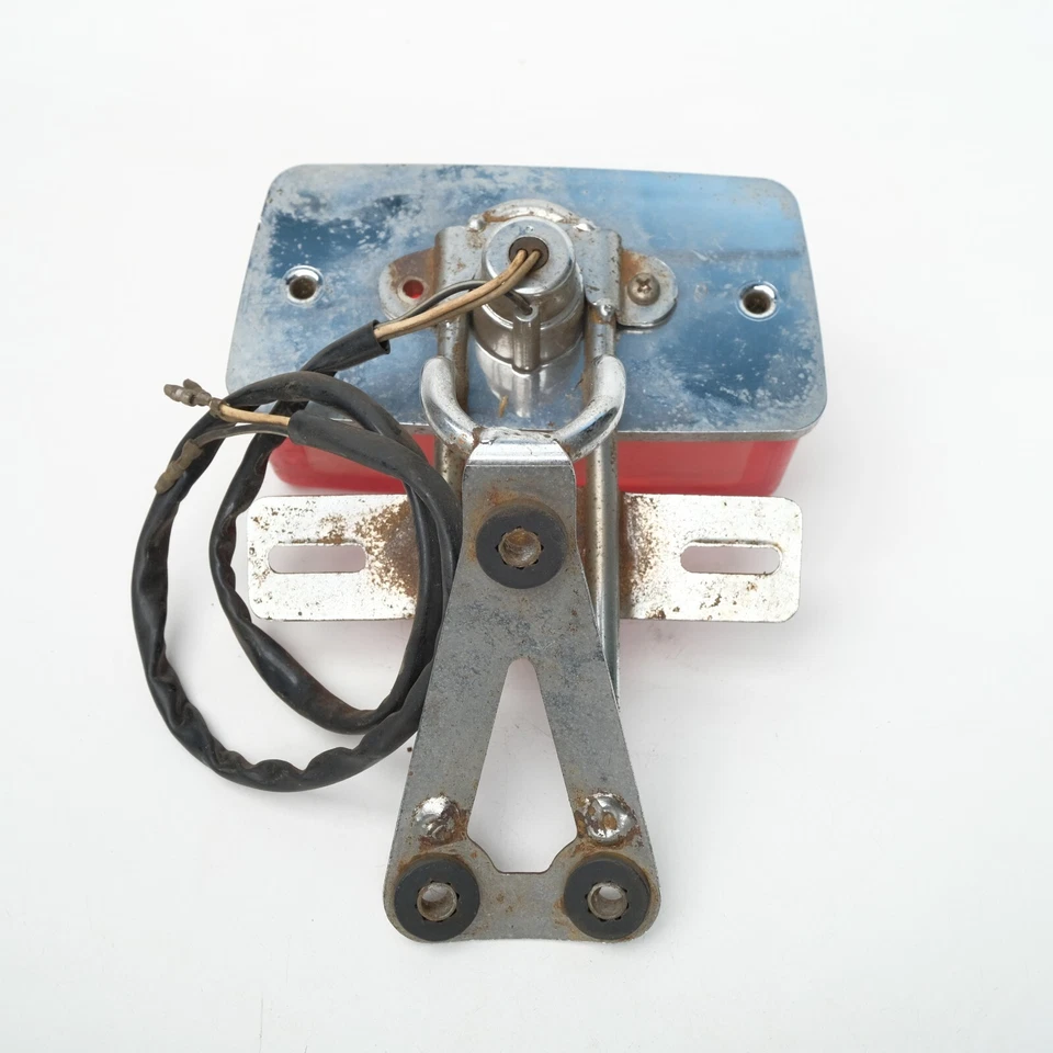 Se adapta a Suzuki FR80 A100 GP100 GP125 GS125 lámpara de luz trasera con soporte Foto 3 de 4