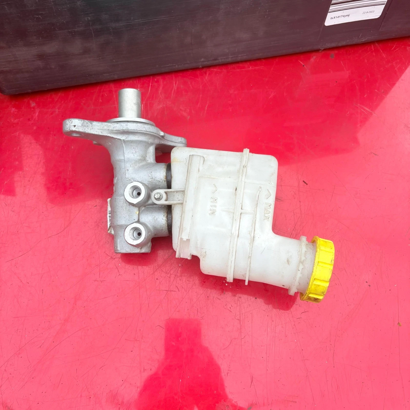 FIAT 500 brake master cylinder and fluid reservoir actual item