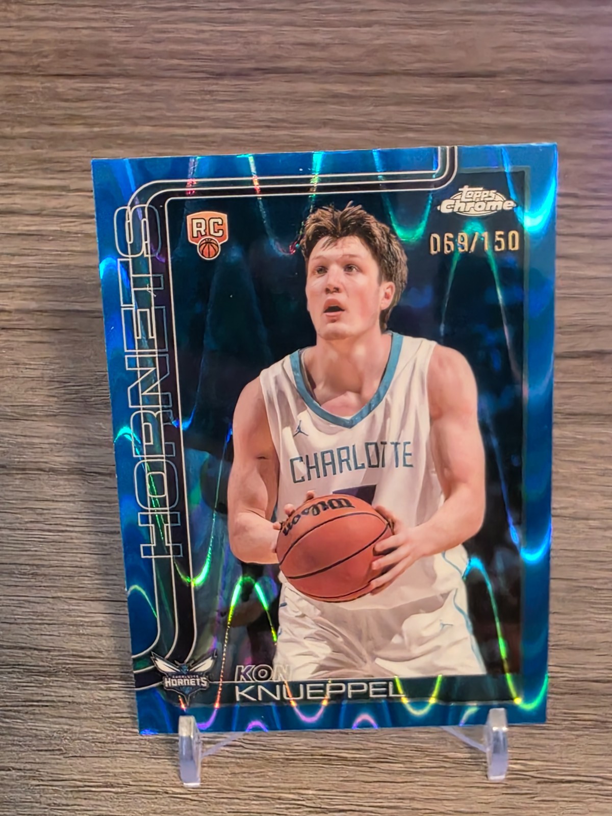 topps chrome 2025 basketball kon knueppel rc blue raywave c #254 numbered to 150