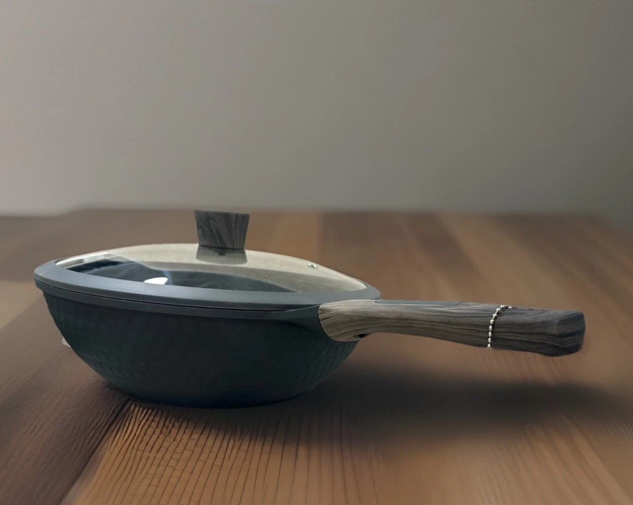 Deane & White D&W Nonstick Quality Die Cast Aluminum 12" Wok With Lid Cookware
Opens in a new window