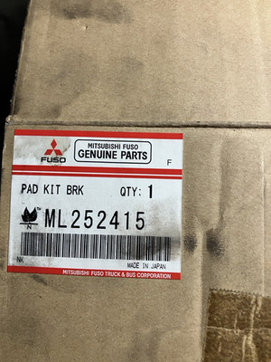 Mitsubishi FUSO ML252415 Pad Kit 4 Pad Set