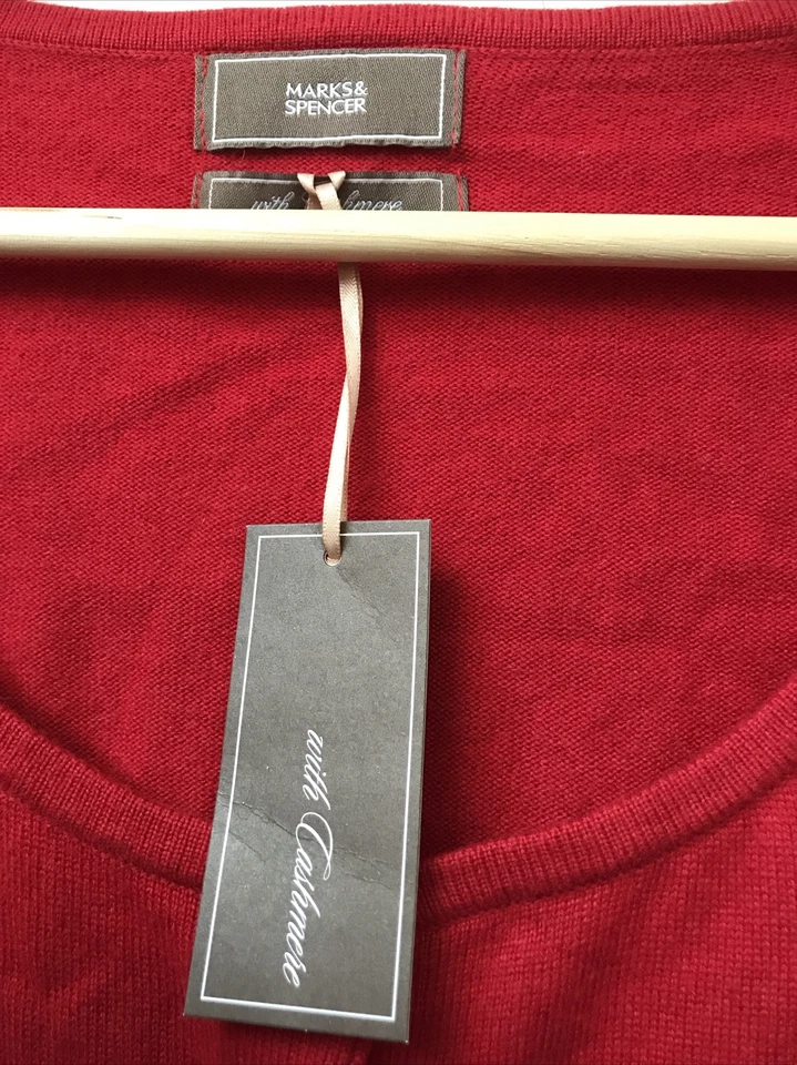 Cárdigan Marks & Spencer Rojo Mezcla Cachemira Cuello Redondo Cristal Botones Grande Nuevo con Etiquetas Foto 2 de 4