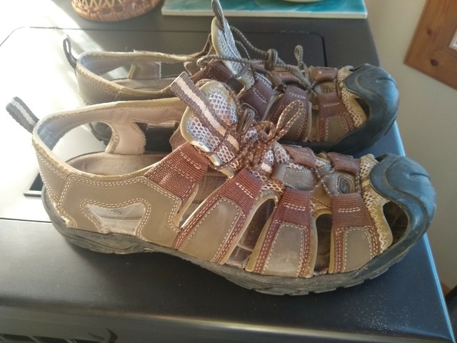 skechers mens closed toe sandals