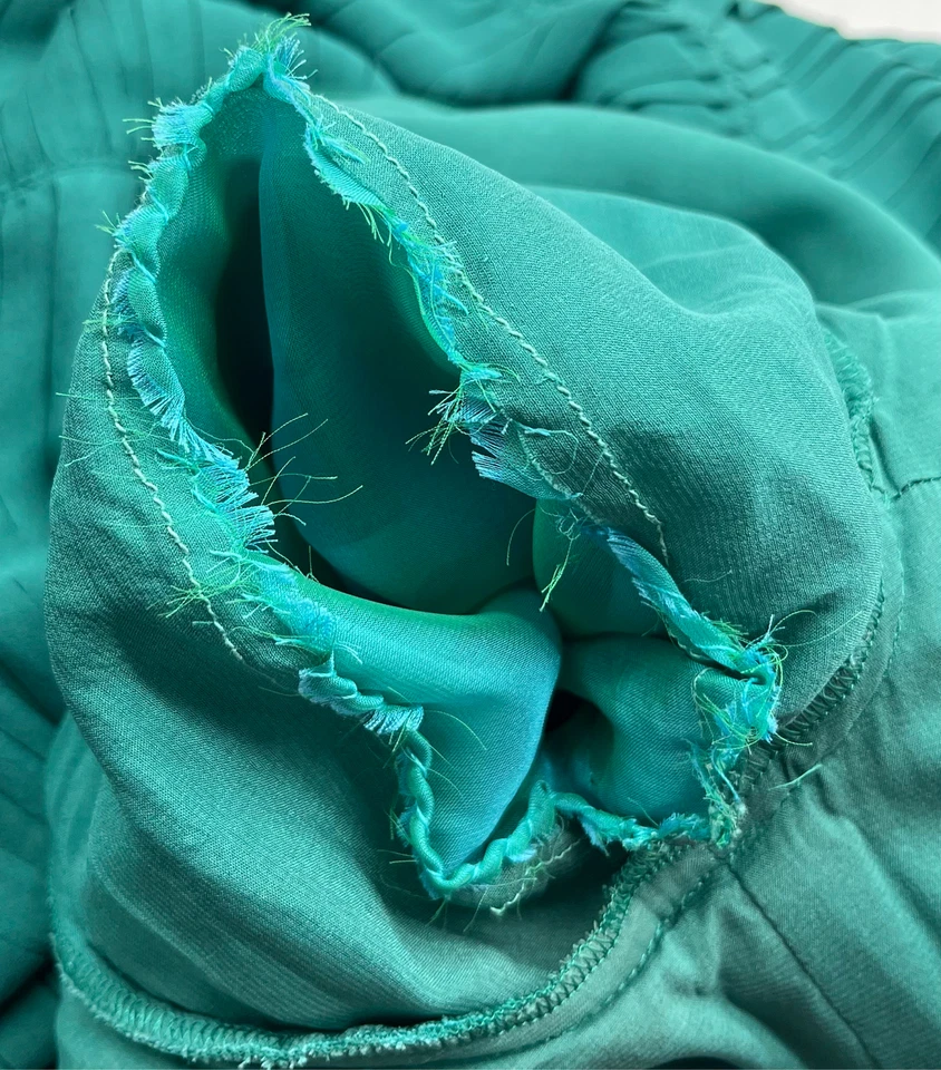 Vestido vaina Burberry ALTRD verde plisado seda con volantes manga corta talla 4 Foto 3 de 4