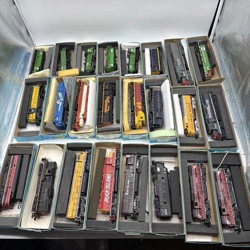 Athern HO Scale lot of 24 Engines Locomotive All Powered As Is.
