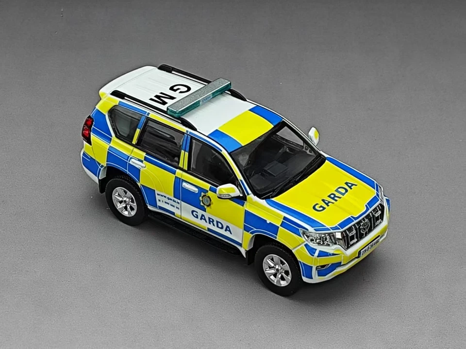 VITESSE TOYOTA LAND CRUISER PRADO 2018 GARDA IRELAND TRAFFIC POLICE 29427 - Image 4 of 4