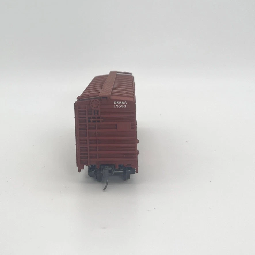 Coche de caja de acero Accurail 40’ AAR DSS&A Duluth South Shore Atlantic montado HO Foto 4 de 4