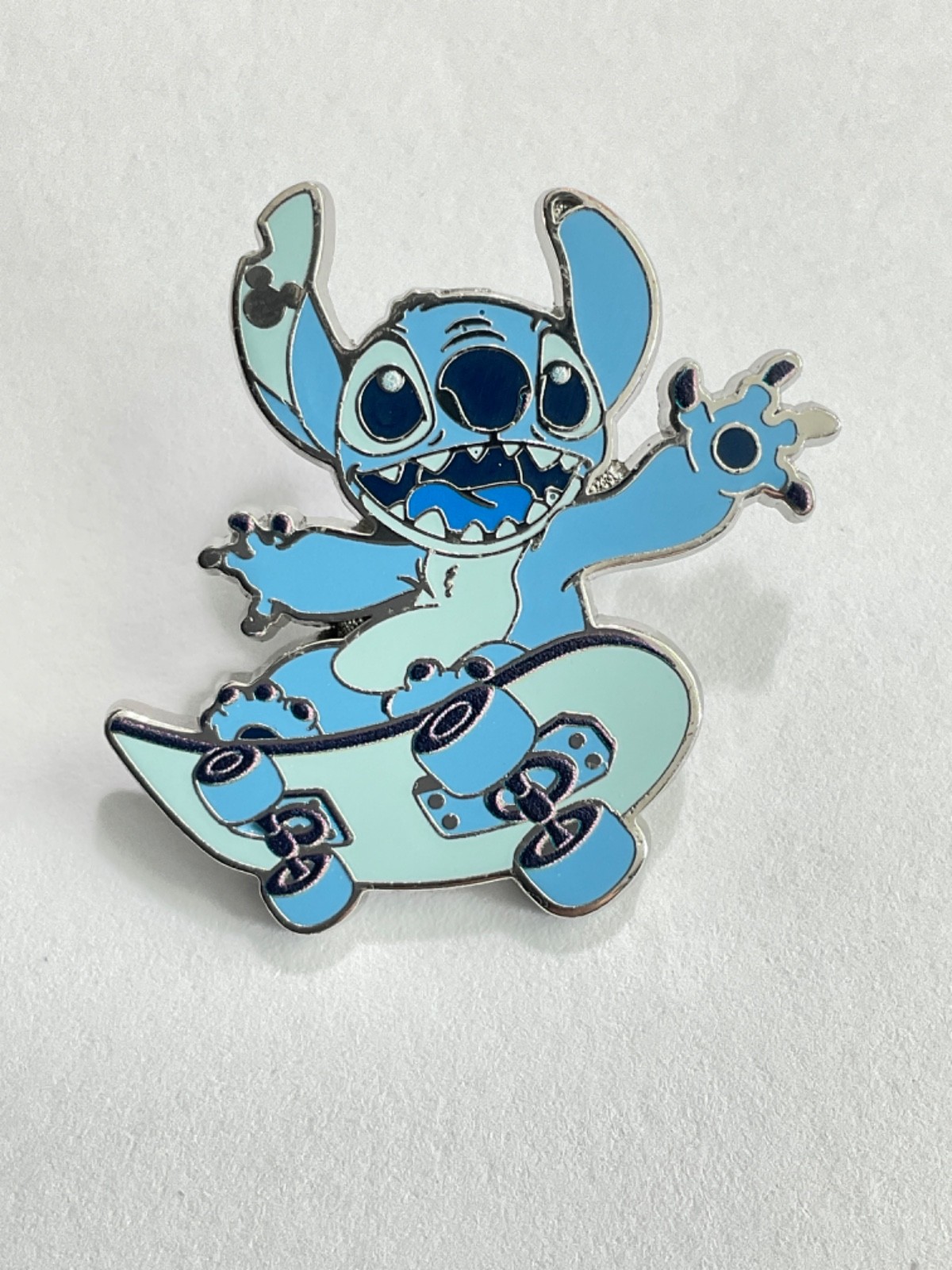 Disney 2025 WDW Hidden Mickey Stitch Skateboard Blue Color Story Pin H2