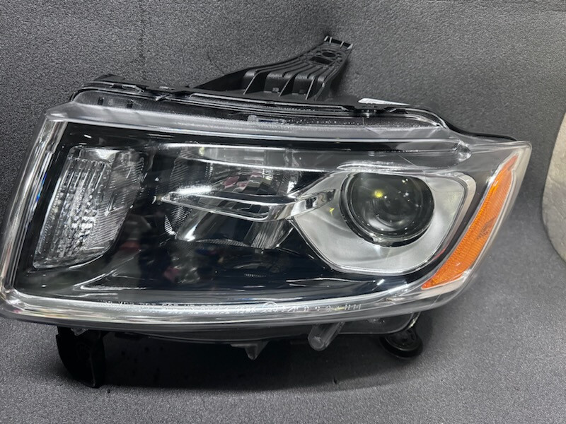 2014-2016 Jeep Grand Cherokee Driver Left Halogen Headlight