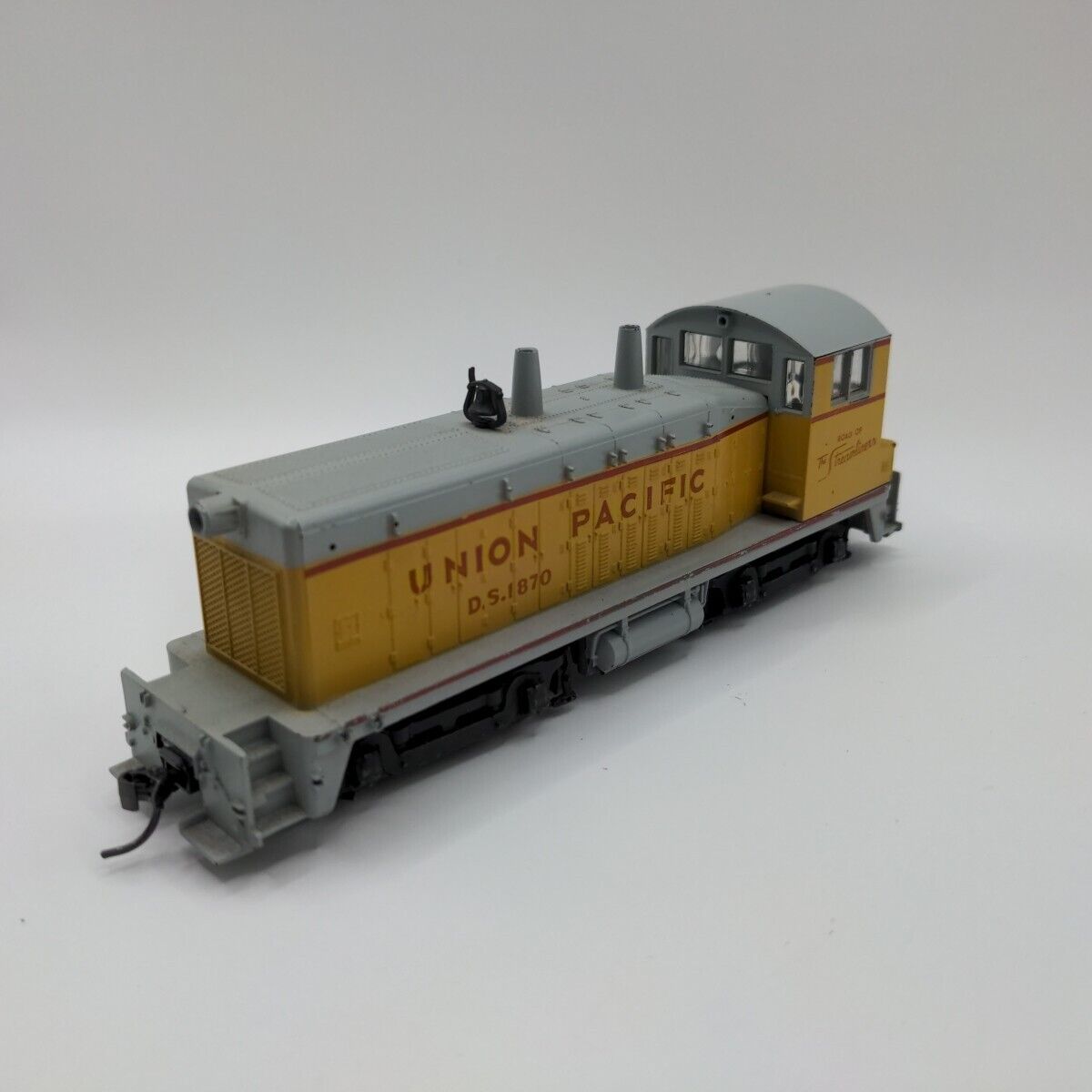 Needs Work - HO Athearn Union Pacific SW7 Diesel Switcher Needs Work - HO Athearn Union Pacific SW7 Diesel Switcher