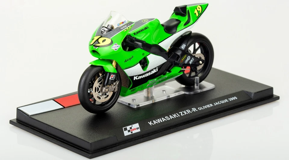Kawasaki ZXR-R Olivier Jacque 2005 Scala 1:24 Modellino Classe MotoGP Numero 19 - Immagine 3 di 4