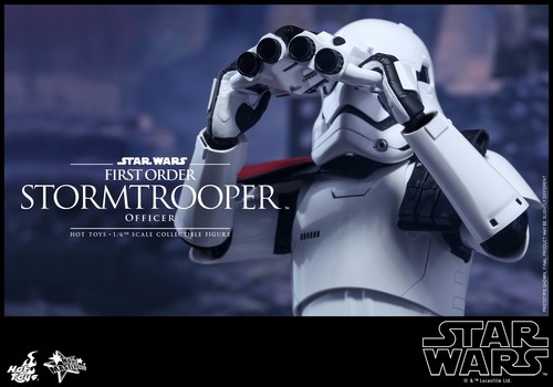 All-New Hot Toys 1/6 MMS334 Star Wars: The First Order Stormtrooper Officer - Picture 10 of 11