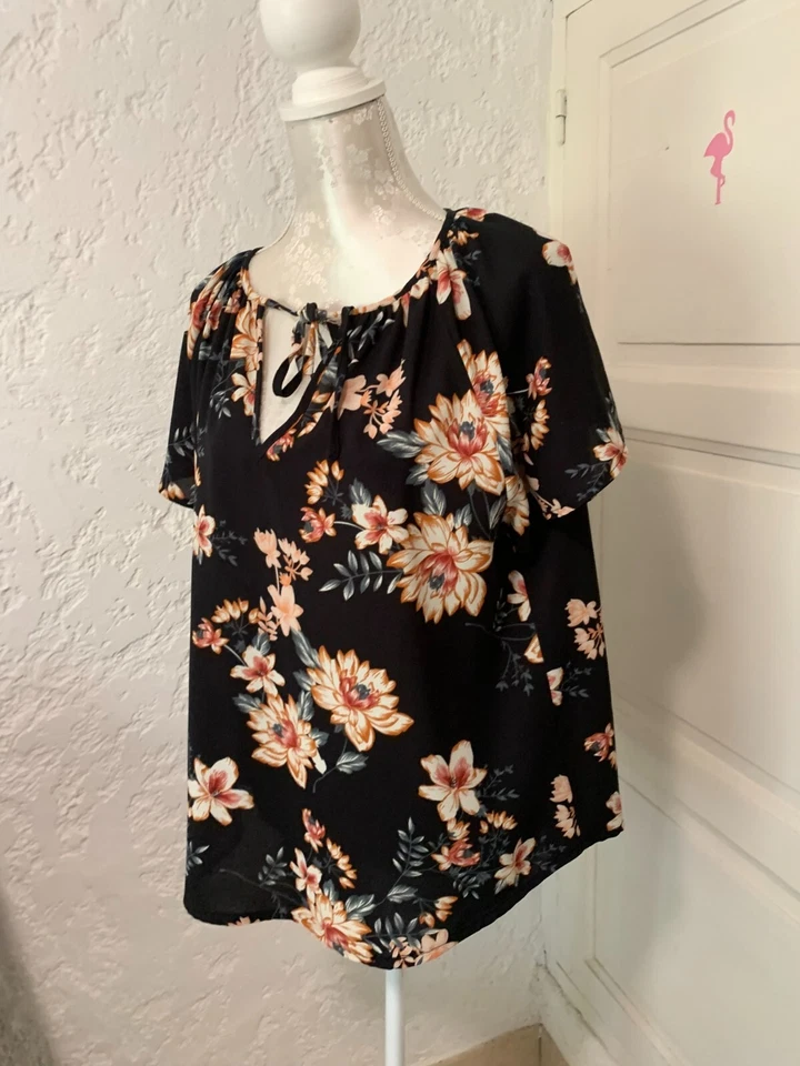 Haut manches courtes taille 44 bleu marine motifs fleurs comme neuf - Photo 2/4