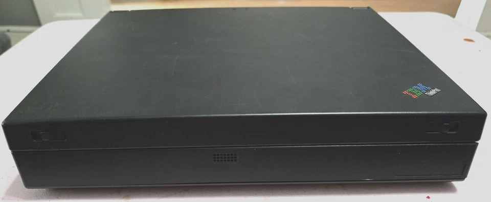 IBM Thinkpad 385ED (Pentium MMX 166MHz, 16MB, 2GB, Win98) Foto 3 de 4