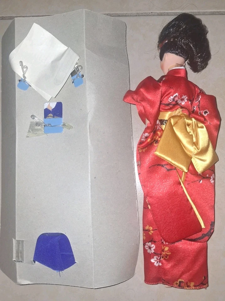 Lote de 2 muñecas Barbie del mundo Barbies japonesas 1984 y islandesas 1986. Foto 4 de 4