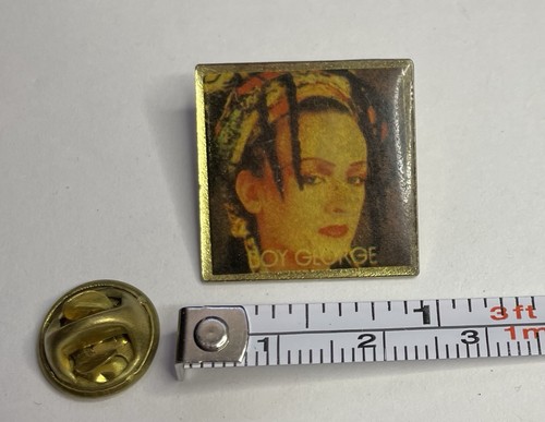Vintage Boy George Hat/Lapel Pin - Picture 2 of 2