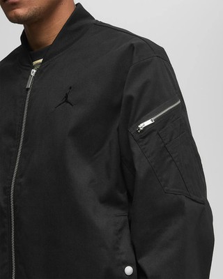 NIKE JORDAN ESSENTIAL RENEGADE BOMBERJACKE GR. S (HF9367 010) SCHWARZ