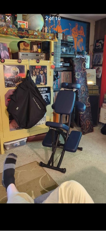 Excellent condition oakworks pro portable massage chair with bag & sternum pad