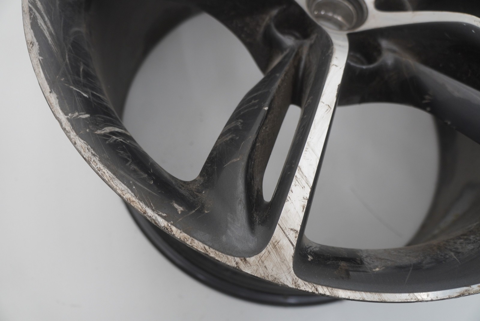 Ferrari 296 2024 Rear Right Wheel Gray P/N 986224
