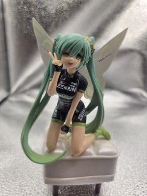 Hatsune Miku GOODSMILE RACING and Team UKYO Cheering 2017 SQ Figure BANPRESTO