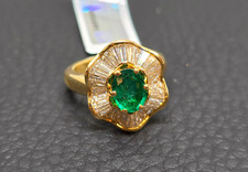 Modern 18K Yellow Gold 1.83ct Diamonds & 1.03ct Emerald Ring