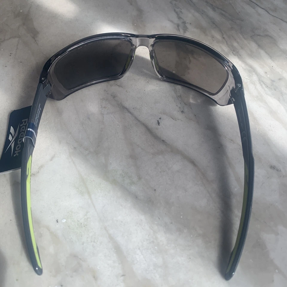 Gafas de sol deportivas clásicas grises Reebok Golf para hombre RBOP 2102 lentes plateadas espejadas Foto 4 de 4