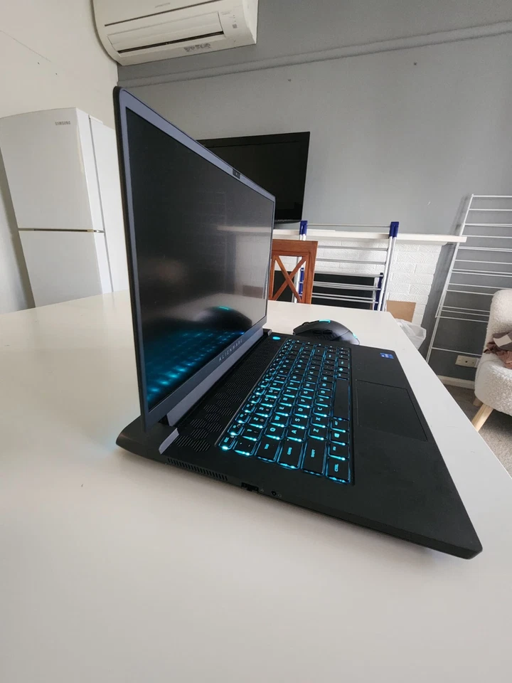 Alienware M15 R6 Dark Side of the Moon i7 11400H, 16GB, RTX3060, 500GB + 1TB SSD - Image 4 of 4