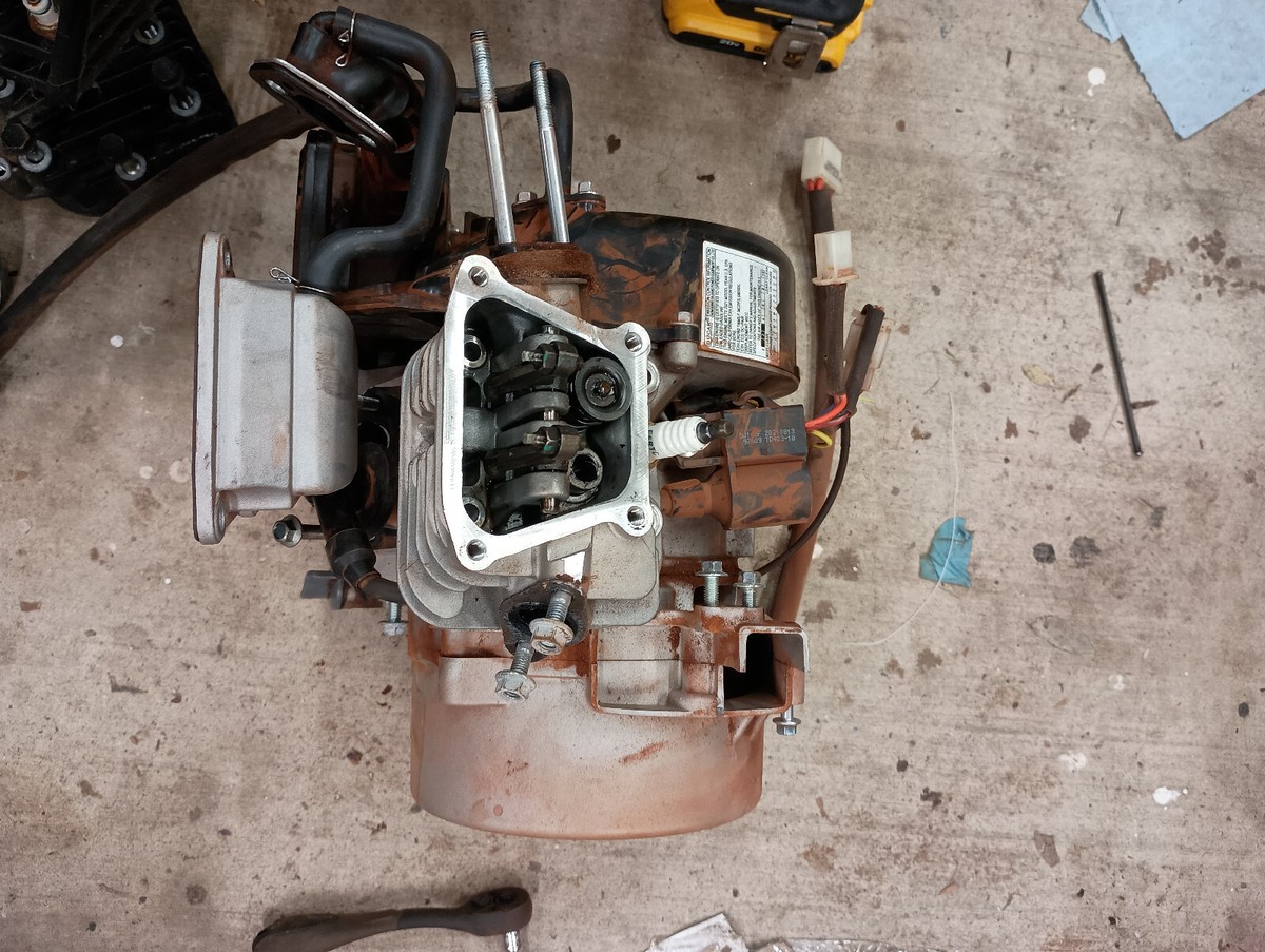 Ryobi RYI2322 2300W Engine and Generator Component - BROKEN AND