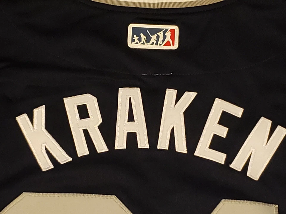Camiseta deportiva de fin de semana de jugador "Kraken" firmada por Gary Sanchez Majestic 2018 de los Yankees de Nueva York... Foto 4 de 4
