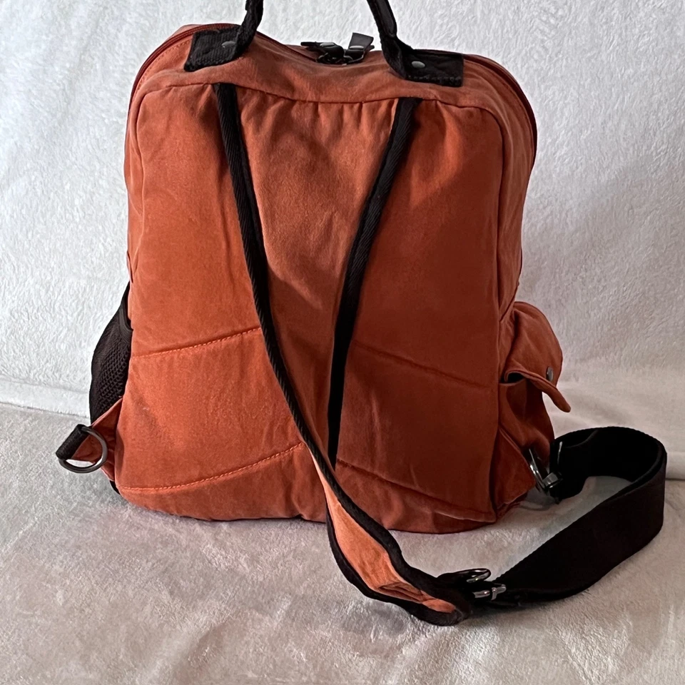 Mochila Bandolera Urbana de Lona con Detalle de Cuero PU Vegano Naranja Quemado Foto 2 de 4