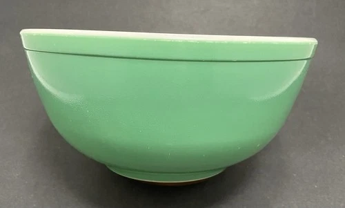 Vintage Pyrex Primary color Green  model 403 mixing nesting bowl 2 1/2 Qt 1945