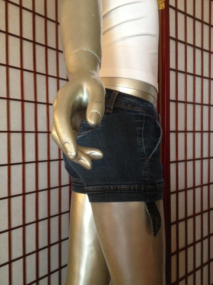 Mini pantalón corto de mezclilla azul Cielo para mujer talla S cintura 28 prendas Foto 2 de 4