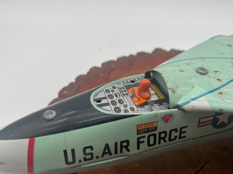 De colección Nomura Fuerza Aérea de los Estados Unidos F-111A USAF Litografía de Estaño a Batería Jet-2561.24 Foto 4 de 4