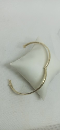 Bracciale Ovale rigido alla schiava oro giallo 18 kt lucido con incisioni donna - Foto 7 di 17