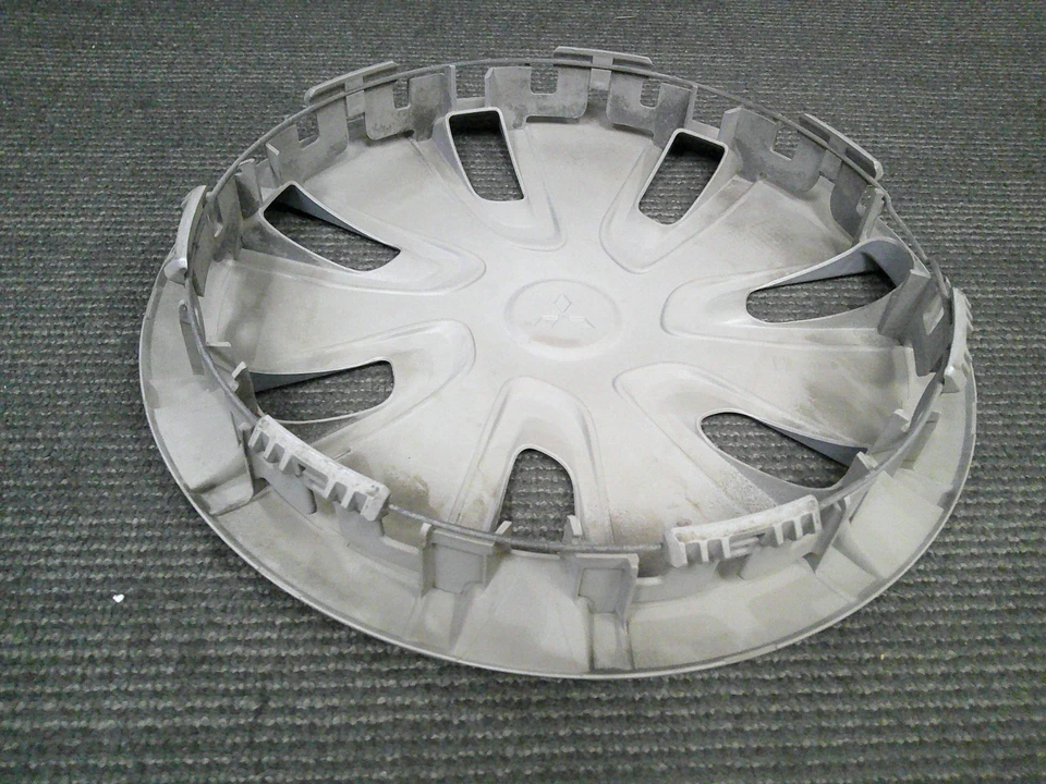 Cubierta de rueda OEM 2014-2015 Mitsubishi Mirage 14" 4252A018 4252-A070 57595 - una/1 Foto 4 de 4