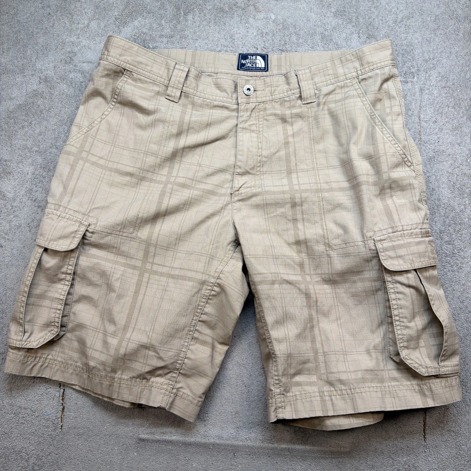 The North Face Shorts Mens 38 Beige Plaid Cargo Hiking Outdoor