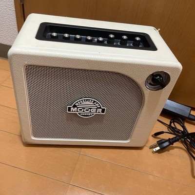MOOER Hornet White 15W Combo Amp