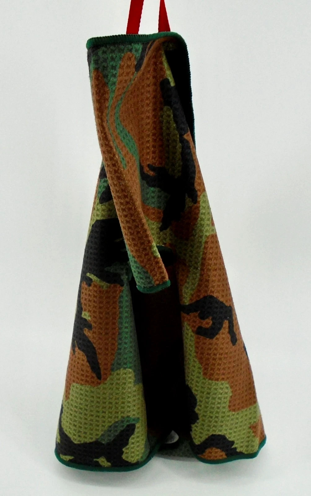 Nike Caddy Golf Towel 2.0 Camo Black Forest/University Red
