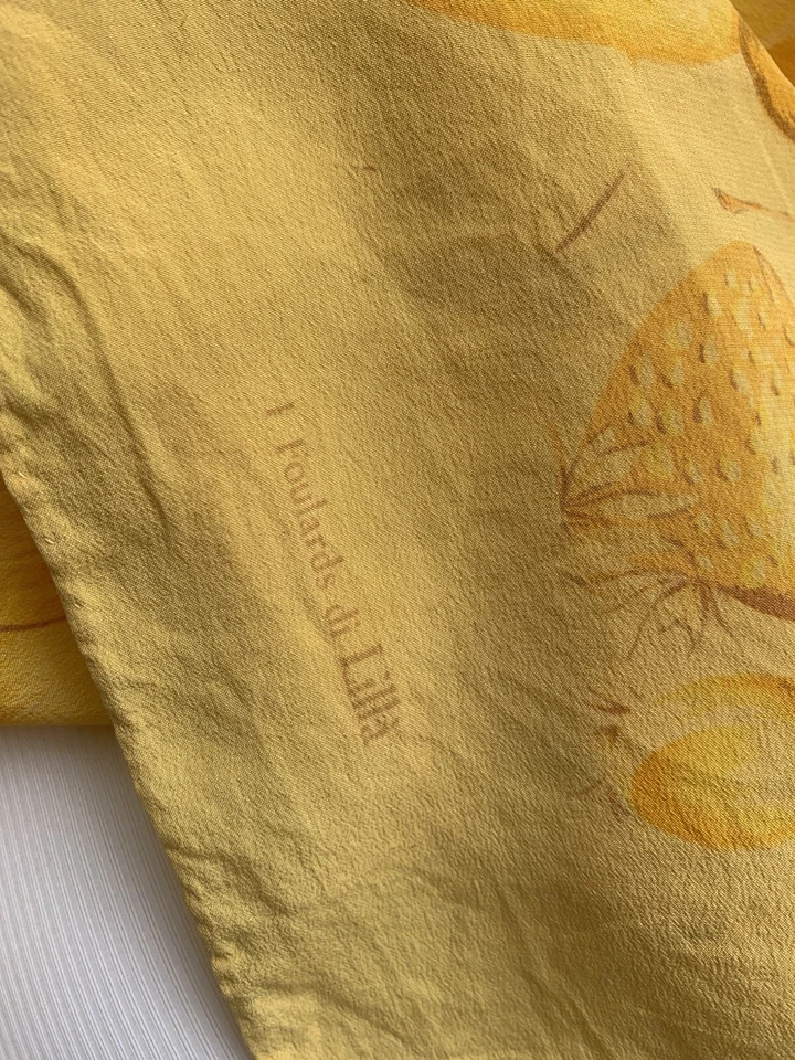 Bufanda de seda vintage Foulard di LLM 36"x35" estampado de frutas amarillas borde enrollado a mano #A69 Foto 3 de 3