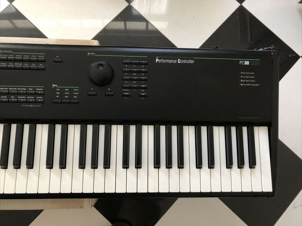 KURZWEIL PC 88 MX Key Keyboard PC88 V1.00 + VGM foot pedal KURZWEIL PC 88 MX Key Keyboard PC88 V1.00 + VGM foot pedal