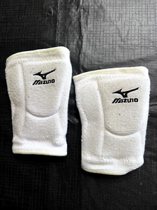 Mizuno Lightly Used Knee Pads Unisex (Vollyball) Size Small